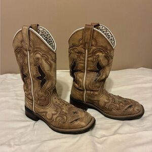 Laredo Women’s Spellbound Performance Boots Broad Square Toe Riding Boots